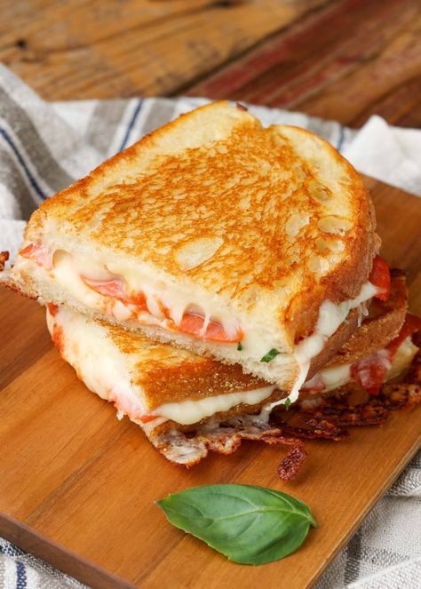 This Pepperoni Pizza Grilled Cheese sandwich is a fantastic treat, loaded with savory slices of pepperoni, gooey mozzarella, and fresh basil. Pizza Grilled Cheese My kids have loved grilled cheese sandwiches ever since they were little. And, I loved how easy it is to make them. It’s great as a hot snack or as a… Get the recipe for Pepperoni Pizza Grilled Cheese! Pepperoni Grilled Cheese, Pepperoni Sandwich, Grilled Cheese Bar, Pizza Grilled Cheese Sandwich, Rhubarb Crunch, Cowboy Baked Beans, Pepperoni Pizza Rolls, Savoury Slice, Basil Pizza