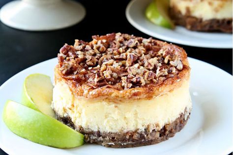 Apple Pecan Cheesecake, Party Cookies Recipe, Pecan Cheesecake Bars, Individual Cheesecakes, Pecan Cheesecake, Cupcake Recipes Chocolate, Quick Easy Desserts, Cookies For Kids, Ice Cream Toppings