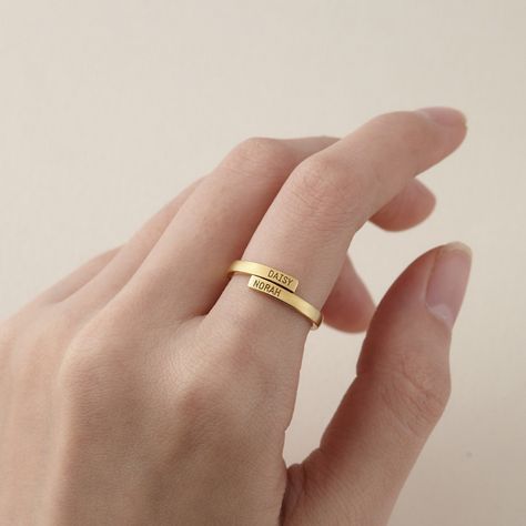 Golden Ring For Women, Rings For Mom, Mother Of Twins, Small Earrings Gold, Sister Rings, Double Name, Ring Boy, Mother To Be, Engagement Rings Couple