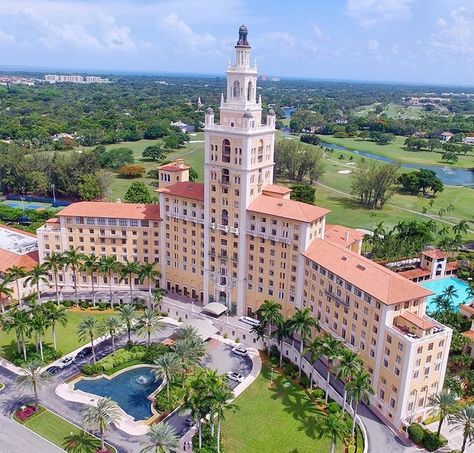 Biltmore Hotel in Coral Gables - Miami The Biltmore Miami, Biltmore Miami, Florida Architecture, Baltimore Hotels, Biltmore Hotel, Coral Gables Florida, Mediterranean Revival, Miami Travel, Florida Hotels