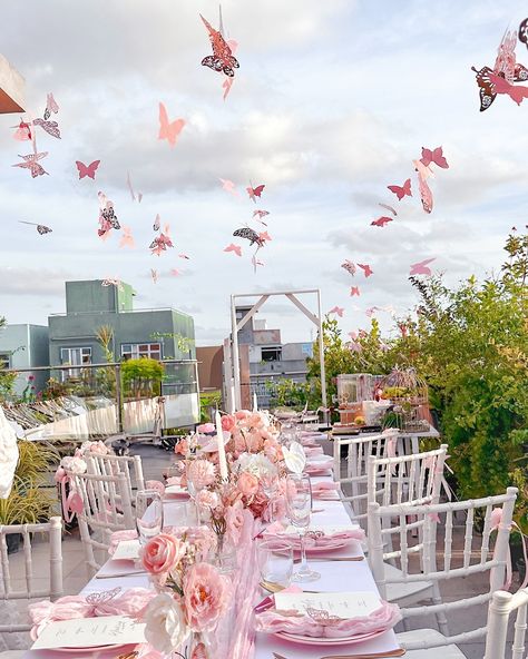 Slide to see butterflies flutter, bringing joy with their whimsical flight, a delightful sight at the butterfly themed baby shower tablescape created by us 🦋 👉 DMs to sprinkle some magic on your next event! #eventdecor #babyshower #picnictable #tablescape #babyshowerideas Butterfly Brunch Ideas, Butterfly Garden Baby Shower Theme, Butterfly Baby Shower Cake, Garden Baby Shower Theme, Whimsical Baby Shower, Butterfly Baby Shower Theme, Baby Shower Theme Decorations, Garden Baby Showers, Bridal Shower Inspiration