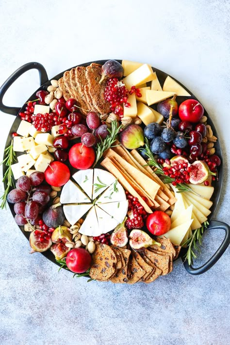 Holiday Cheese Board - The most EPIC appetizer board ever! With an assortment of cheeses, figs, nuts, and pomegranate, this is the must-have holiday recipe! Southern Holiday Recipes, Crockpot Holiday Recipes, Holiday Cheese Board, Holiday Cheese Boards, Best Holiday Appetizers, Appetizer Board, Christmas Appetizers Easy, Holiday Recipes Thanksgiving, Holiday Meat Recipes