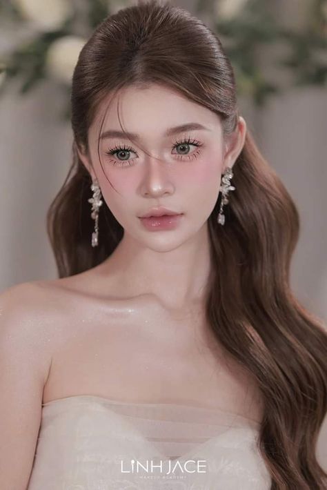 Korean Hairdo Wedding, Korean Hairdo, Vietnamese Makeup, Bold Lipstick Makeup, Wedding Guest Makeup, Ash Hair Color, Eye Makeup Styles, Long Silky Hair, Hairdo Wedding