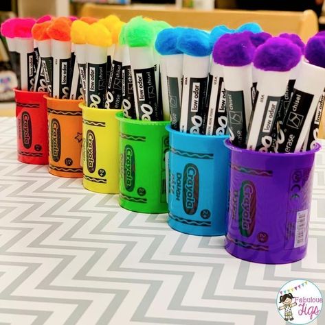 @teachersthingstx on Instagram: “These DIY Expo markers also double as erasers! AND they're adorable. 😍 📷: @fabulousfigs #weareteachers #iteach #teachersfollowteachers…” School Diy Ideas, Free Classroom Printables, Classroom Hacks, Kindergarten Classroom Decor, Elementary Classroom Decor, Classroom Organisation, Classroom Printables, New Classroom, Teacher Organization