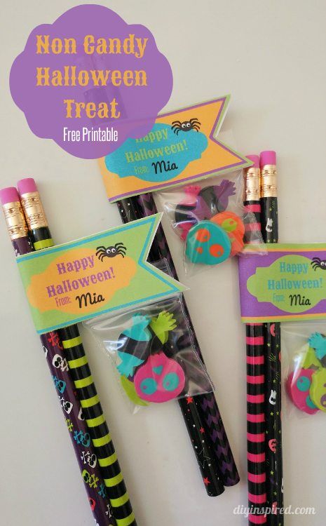 Free printable! 1st Grade Halloween Gifts, Not Candy Halloween Treats, Halloween Pencil Treats, Boo Grams Ideas For School, Halloween Gifts For Classmates, Non Candy Halloween Treats For School, Non Candy Halloween Treats, Halloween Classroom Treats, Classmate Gifts