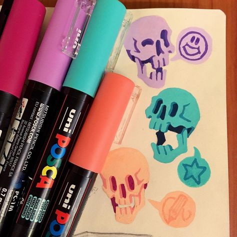 Heyo! Have some colourful bois!💜💚🧡💀 . Drawn with Posca paint pens . . #drawing #draw #doodle #sketchbook #paint #pens #posca #colourful… Simple Posca Pen Drawings, Posca Paint Pens, Doodle Sketchbook, Drawing Superheroes, Posca Marker, Draw Doodle, Acrylic Markers, Posca Art, Neon Painting