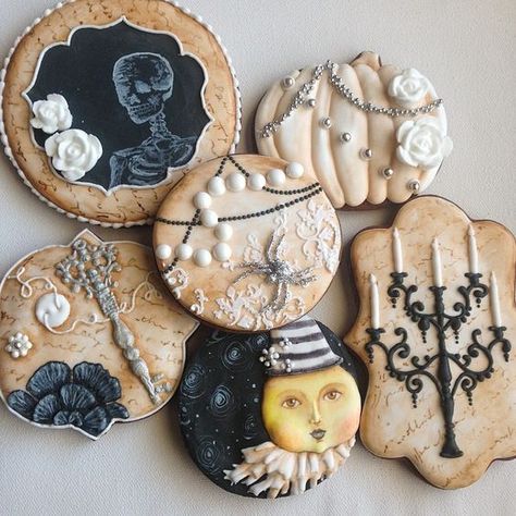 8. Beautiful Halloween Cookies Rip Birthday, Biscuits Halloween, Postres Halloween, Fun Baking, Elegant Halloween, Fall Cookies, Pretty Cookies, Fancy Cookies, Creative Cookies