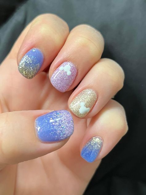 Disney Wish Nails, Simple Disney Nails Natural, Cinderella Nails Short, Cute Disney Gel Nails, Disney Toenail Designs, Disney Nails 50th Anniversary, Disney Sparkle Nails, Short Nail Designs Disney, Mary Poppins Nails