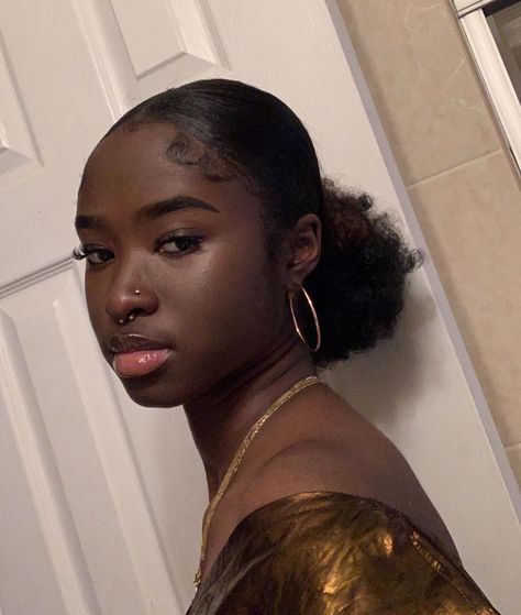 💕👩🏿‍🎤👛🐷🦄🌸 on Instagram: “from eid” Eid Nails, Cute Nose Piercings, Smiley Piercing, Cool Ear Piercings, Face Piercings, Cute Ear Piercings, Cute Piercings, Dark Skin Beauty, Acrylic Coffin