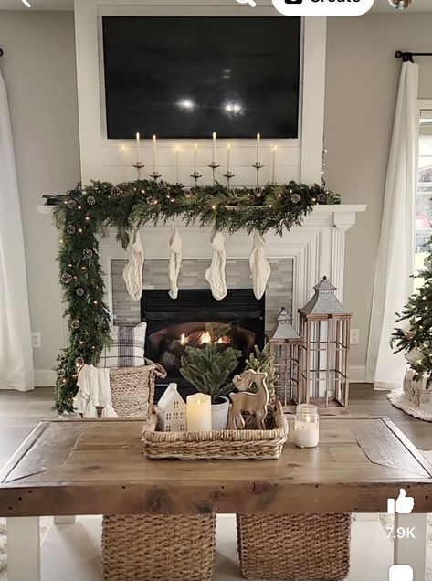 Home Decor Fireplace, Trendy Christmas Decor, Home Decor Winter, Fireplace Mantles, Decor Fireplace, Cozy Christmas Decor, Vintage Inspired Christmas, Neutral Christmas Decor, Christmas Mantle Decor