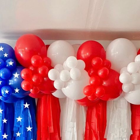 Utah Balloon Decor • Salt Lake Party & Event on Instagram: "Thankful to be living in the land of the freedom 🤍❤️💙  I hope that you all had an enjoyable 4th of July 😃  Celebrating this beautiful land with my balloon decorations is an honor that I want to continue to do every Independence Day on 🥰🎈🇺🇸  :  Balloons design & photos by: @poparazzicelebrationdesigns   : : : :  Balloon backdrop • patriotic decoration • balloons decorations • Utah balloon arch • ideas decorativas." Balloons Design, Lake Party, Balloons Decor, Arch Ideas, Balloons Decorations, Holiday Lessons, Balloon Backdrop, Balloon Decor, Balloon Design