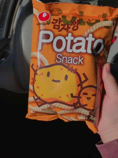 Korean Chips Snacks, Korean Chips Aesthetic, Snacks Chips Aesthetic, Korean Chips, Chips Aesthetic, Japanese Candy Snacks, Grocery Store Items, Best Chips, Potato Snacks