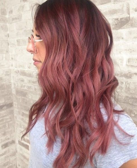 Highlights Styles, Dusty Rose Hair, Rose Gold Hair Color Ideas, Gold Hair Color Ideas, Rose Gold Hair Color, Gold Hair Color, Gold Hair Colors, Hair Color Rose Gold, Hair Color Light Brown