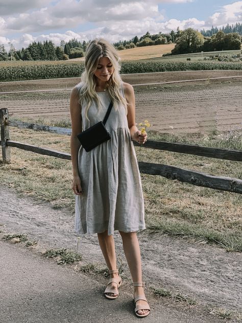 Why You Should Invest in a Linen Dress Linen Farm Clothes, Linen Gardening Clothes, Not Perfect Linen Mama Dress, Linen Dresses Outfit, Linen A Line Dress, Fall Linen Outfits, Linen Dress Winter, Diy Linen Dress, Beginner Dress Pattern