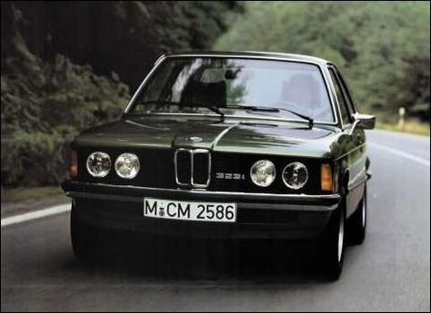 Classic Preppy Cars of the 80s-BMW 3 series Carros Bmw, Bmw E21, Cafe Racer Design, Bmw Classic Cars, Bmw 323i, Bmw Alpina, Bmw Classic, Compact Cars, Bmw E30