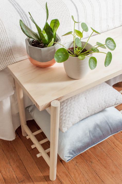 DIY DOWEL BED BENCH Diy Dowel Furniture, Diy Bench Bedroom, Dowel Furniture Diy, Diy Dowel Projects, Wooden Dowel Furniture, Diy Bed Bench, Diy Bench For End Of Bed, Dowel Rod Furniture, Diy End Of Bed Bench