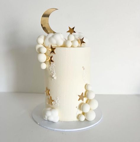 Moon And Stars Baby Shower Cake, Over The Moon Baby Shower Cake, Heaven Sent Baby Shower Cake, Star And Moon Cake, Cloud Theme Cake, Cloud Cake Ideas, Moon Themed Cake, Moon Cake Design, Over The Moon Cake