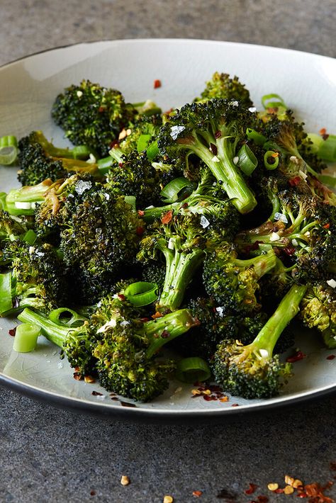 Spicy Garlic Roasted Broccoli - Tasty Yummies Spicy Roasted Broccoli, Sweetgreen Spicy Broccoli, Spicy Broccoli Salad, Spicy Broccoli Recipes, Spicy Vegetables, Broccoli Recipes Side Dish, Spicy Broccoli, Roasted Broccoli Recipe, Garlic Roasted Broccoli