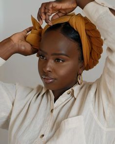 Hair Scarf Tutorial, African Head Scarf, Headwrap Hairstyles, Cabello Afro Natural, African Hair Wrap, Headwrap Tutorial, Hair Wrap Scarf, Head Wrap Styles, Hair Scarf Styles