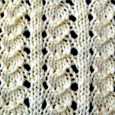 Tiny Shells Stitch - Purl Avenue Outlander Knitting Patterns, Tiny Shells, Outlander Knitting, Easy Knitting Patterns Free, Lace Knitting Stitches, Feather Stitch, Lace Knitting Patterns, Shell Stitch, Sock Knitting Patterns