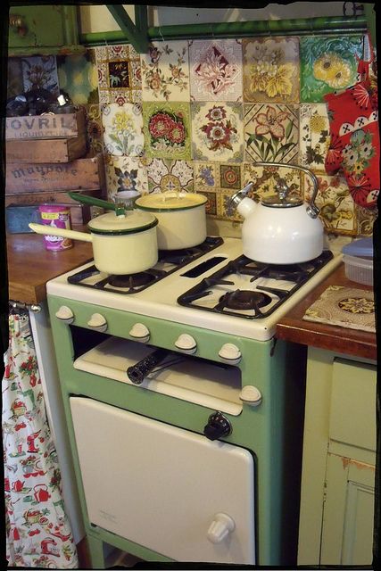 Old Stove, Vintage Stoves, Casa Country, Regal Design, Casa Vintage, Cottage Kitchens, Décor Boho, Chic Kitchen, Shabby Chic Kitchen