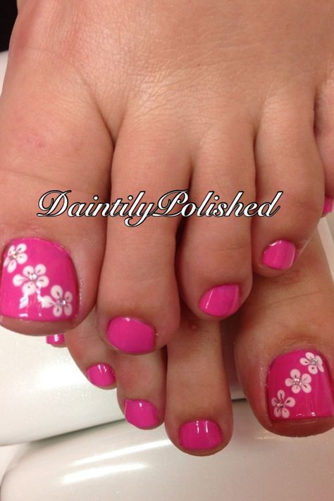 Pink Hawaiian Flowers #toenailart Cute Pedicures For Summer, Pedicure Pink Toenails, Hawaiian Pedicure Ideas, Pink Toenails With Design, Myrtle Beach Nails, Pedicure Art Designs, Summer Pedicure Designs Toenails Beach Nails, Spring Pedicure Ideas Toenails Simple, Toe Nail Designs Flower