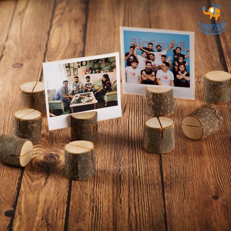 Photos On Table Decor, Diy Picture Holder For Table, Picture Stands Diy Display, Photo Holders For Tables, Diy Photo Centerpiece Ideas, Centerpieces With Photos, Diy Photo Stand, Diy Picture Holder, Photo Holder Diy