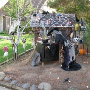 halloween 2010 Grannys Room | Halloween Forum Hansel And Gretel Halloween, Witch Halloween Decorations, Hansel And Gretel Witch, Halloween Yard Displays, Halloween 2010, Halloween Forum, Halloween Witch Decorations, Hansel And Gretel, Haunted Forest