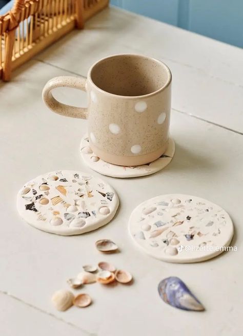 Air Dry Clay Coasters, Clay Coasters, Sea Shells Diy, Coasters Diy, Shell Crafts Diy, Diy Coasters, Pottery Crafts, Seashell Art, Beach Crafts