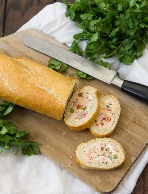 Stuffed Baguette, Baguette Recipe, Pan Relleno, Prosciutto Cotto, Party Appetizer, Tea Sandwiches, Finger Food Appetizers, Cheesy Chicken, Chapati