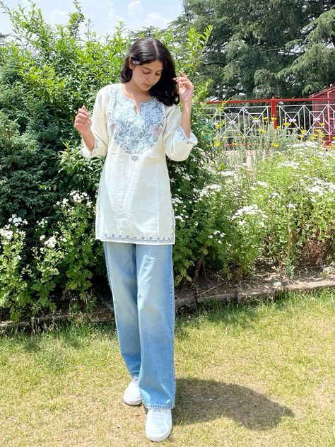 Blue Kurti Outfit With Jeans, Regular Outfits Casual Simple Indian, Jean And Kurti Outfits, Traditional Short Kurti, Short Kurtis For College Wear, Kurtis With Jeans Casual, Short Kurti For College, Jeans Kurti Style Aesthetic, Poses In Kurti And Jeans