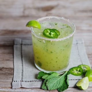 Jalapeno Mint Margarita - Smart In The Kitchen Fresh Jalapeno, Fresh Margarita, Mint Margarita, Jalapeno Margarita, Cocktail And Mocktail, Refreshing Drinks Recipes, Cocktail Recipes Easy, Tequila Cocktails, Mocktail Recipe