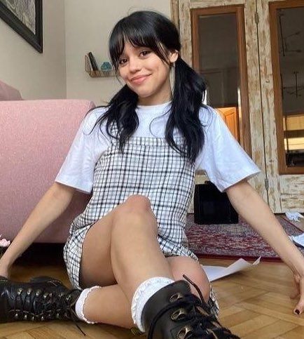 Wednesday Addams Dance, Jen Jen, Pretty When You Cry, Famous Girls, Iconic Photos, Jenna Ortega, Celebrity Crush, Favorite Celebrities, Pretty People