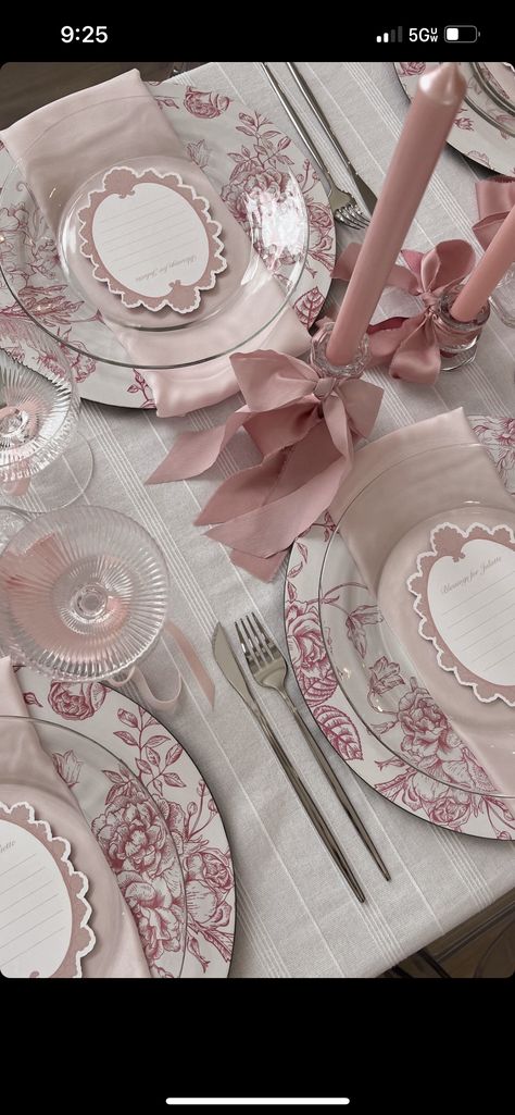 Vintage Girl Baby Shower Ideas, Bow Table Setting, Table Setting Baby Shower, Bridesmaid Theme, Pink Bday, Parisian Baby Showers, Fancy Baby Shower, Coquette Birthday, Paris Baby Shower