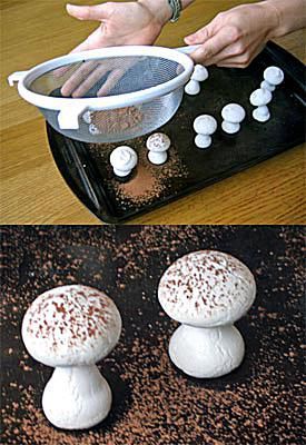 Meringue Mushrooms Easy, Christmas Yule Log Cake, Pressed Cookies, Meringue Mushrooms, Christmas Yule Log, How To Make Meringue, Yule Log Cake, Log Cake, Yule Log