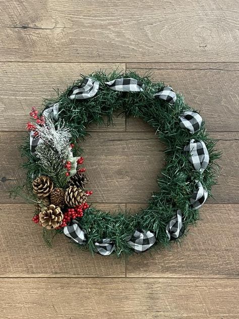 DIY Dollar Tree Farmhouse Greenery Christmas Wreath - Easy Dollar Store Craft Projects Dollar Tree Farmhouse, Greenery Christmas, Easy Christmas Wreaths, Pine Garland, Dollar Store Christmas, Dollar Store Crafts, Dollar Store Diy, Dollar Tree Diy, Christmas Wreath