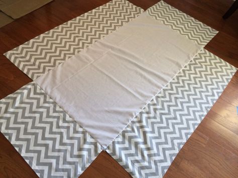 How to make a crib skirt Diy Crib, Diy Bebe, Crib Skirt, Baby Crib Bedding, Diy Nursery, Crib Skirts, Baby Sewing Projects, Nursery Crib, Baby Projects