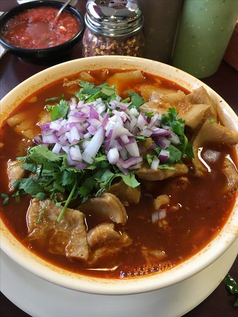 Menudo (Los Burritos Tapatios in Bolingbrook, IL) The best menudo in town. Menudo Mexicano, Dominicano Recipes, Salvadoran Food, Mexico Food, Latin Food, Recipes From Heaven, Restaurant Recipes, Cafe Food, I Love Food