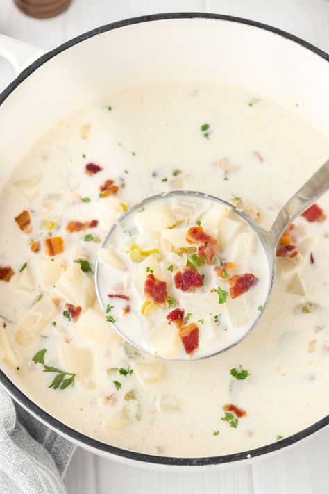 Easy Clam Chowder Recipe Dutch Oven Clam Chowder, Easy Clam Chowder Recipe, Clam Chowder New England, Best Clam Chowder Recipe, Bisque Recipes, Homemade Clam Chowder, Canned Clams, Clam Chowder Recipe, New England Clam Chowder