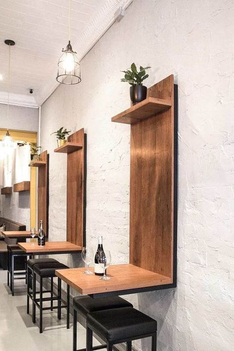 10 maneiras de aproveitar espaços pequenos em restaurantes e bares | GESTÃO DE RESTAURANTES Bar Nook, Cart Bar, Reka Bentuk Dalaman, تصميم الطاولة, Restaurant Booth, Bar Outdoor, Decoration Restaurant, Bar Basement, Etagere Design