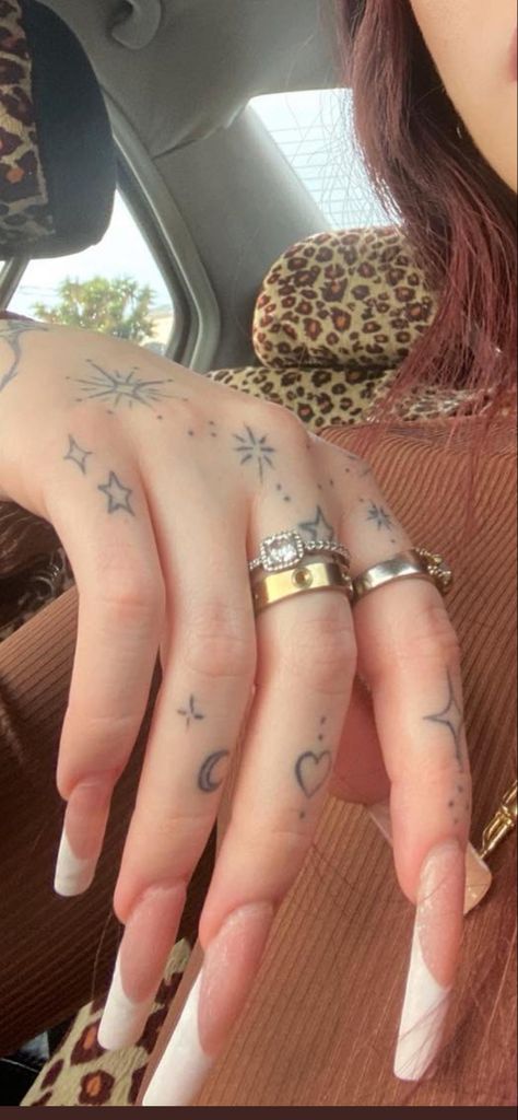 Hand Tattoos For Small Hands, Cute Simple Finger Tattoos For Women, Girly Knuckle Tattoos, Aries Tattoo Hand, Cute Hand Tats, Mystical Hand Tattoo, Dainty Hand Tattoos Fingers, Ethereal Hand Tattoo, Both Hands Tattoo