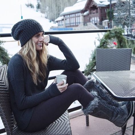 Everything you need for your first big skiing trip – SheKnows Winter Vacation Outfits, Look Winter, What To Wear Skiing, Snow Bunny, Snow Fashion, Snow Outfit, Ski Fashion, Skiing Outfit, A Cup Of Coffee