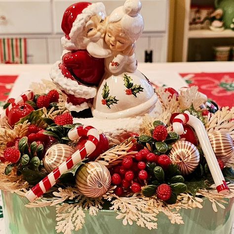 🍃❤Shelly Bliss❤🍃 on Instagram: "Mr. and Mrs. Claus do love a good Bakery❤️ Happy Friday sweet friends❤️ #shellysbitsofbliss #vintagebliss #Christmas #vintagechristmas #christmaskitchen #santa #mrsclaus #caketin #vintagetablecloth #christmasdecor #christmasvignette #christmastime #themostwonderfultimeoftheyear" Mrs Clause Bakery Decor, Mrs Claus Gingerbread Bakery, Mrs Claus Kitchen, Mrs Claus Bakery Sign, Ceramic Mr And Mrs Santa Claus, Christmas Vignettes, Mrs Claus, Vintage Tablecloths, Christmas Kitchen