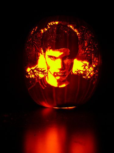 Jake-O'-Lantern! :) Twilight Pumpkin Carving, Twilight Pumpkin, Twilight Party, Twilight Jacob, Fantasy Romance Novels, Cute Pumpkin Carving, Pumkin Carving, Red Carpet Premiere, Creative Pumpkin Carving