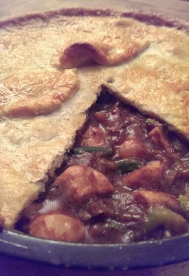 Chicken Gravy Pie Recipe, Roast Chicken Pie, Leftover Roast Chicken, Pie Chicken, Chicken And Mushroom Pie, Roast Chicken And Gravy, Red Wine Gravy, Pizza Roll Recipe, Chicken Pie Recipe