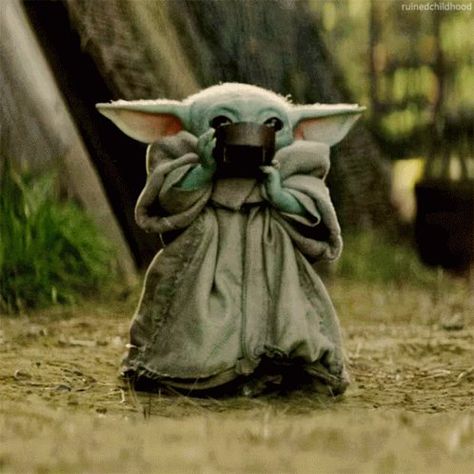 Yoda Images, Star Wars Cartoon, Yoda Wallpaper, Star Wars Gif, Yoda Funny, Star Wars Day, E Mc2, Star Wars Yoda, Star Wars Baby