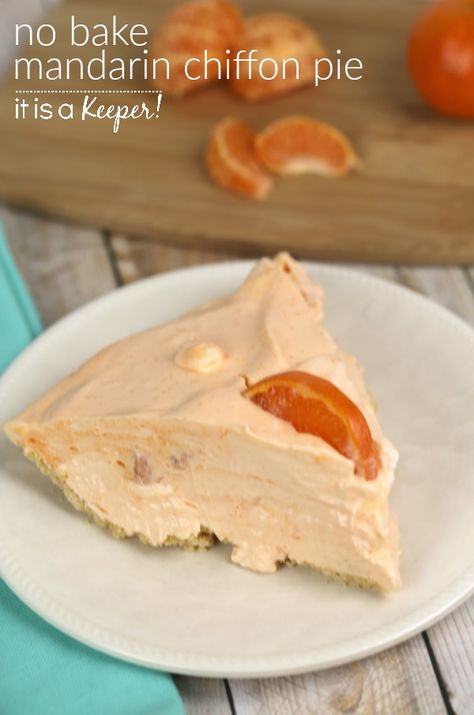 No Bake Mandarin Chiffon Pie - This easy no bake pie recipe is one of my favorite easy desserts Orange Cream Pie, Dessert No Bake, Lemon Chiffon Pie, No Bake Recipes, Chiffon Pie, Baking Recipes Pie, Easiest Dessert, Orange Baking, Pig Cake