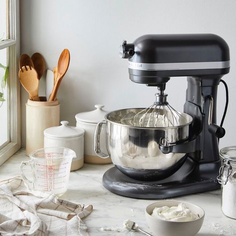 Black Kitchenaid Mixer On Counter, Kitchenaid Professional, Kitchen Stand Mixer, Baking Photography, Kitchen Appliance Accessories, Kitchenaid Artisan, Kitchenaid Stand Mixer, Color Cobre, Black Food