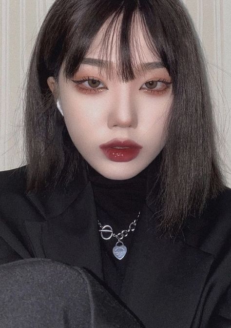 Egirl Eye Makeup, Hip Hop Makeup, Vampire Makeup Looks, Vampire Makeup Halloween, Concert Makeup, Korean Makeup Look, Vampire Makeup, Retro Makeup, Korean Eye Makeup