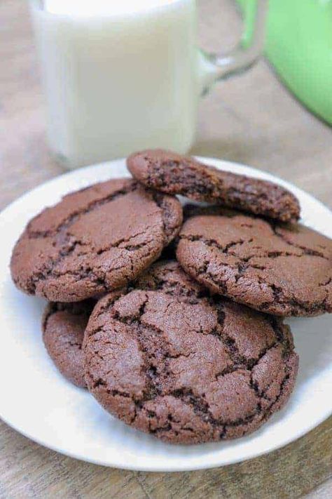 Mary's Kitchen, Chocolate Cookie Recipe, Chocolate Homemade, Chewy Chocolate Cookies, Fudge Cookies, Dessert Aux Fruits, Chocolate Cookie Recipes, Cookies Chocolate, Crinkle Cookies